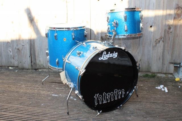 Ludwig 1968 Superbeat Outfit in Blue Sparkle
