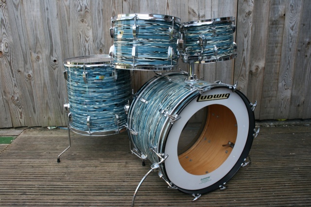 Ludwig Early 70's Big Beat Outfit in Oyster ' Bowling Ball' Blue