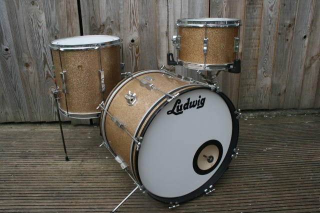Ludwig 'March26, 1968' Clubdate Outfit in Champagne Sparkle