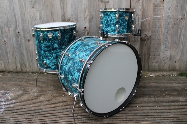Ludwig Standard S-320 Outfit in re finished Blue Pearl