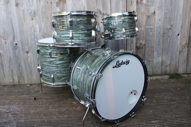 Ludwig 'Jan5 1968' Hollywood Outfit in Oyster Blue Pearl