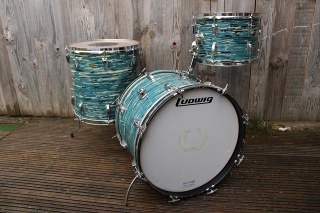 Ludwig 'Apr 1970' Super Beat Outfit in Oyster Blue Pearl