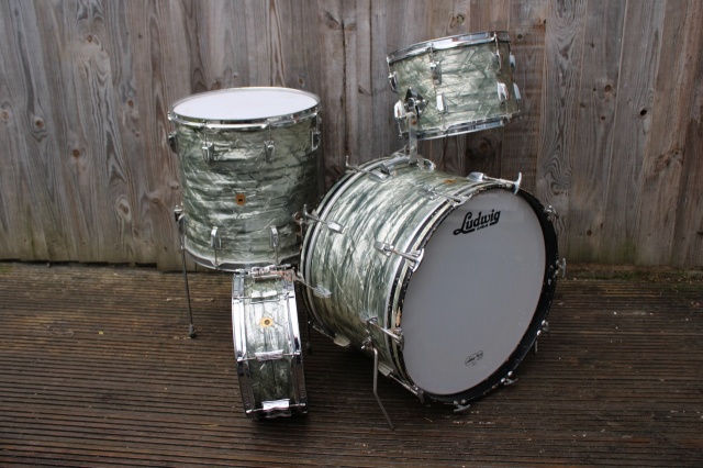 Ludwig 'Dec 1960' Super Classic Outfit and Snare In Sky Blue Pearl