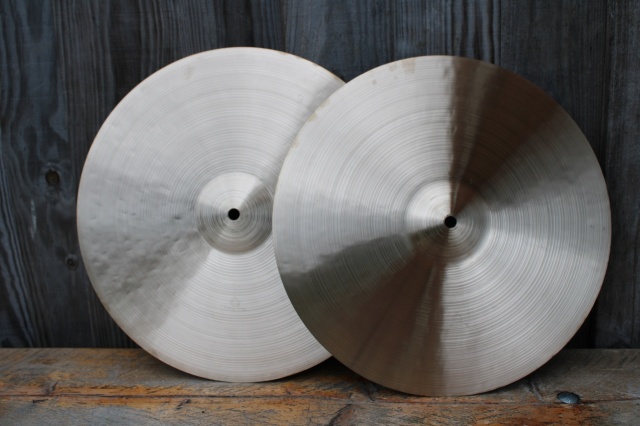 Cymbal and Gong 'American Artist' 15'' Hats Top 844g Bottom 1007g