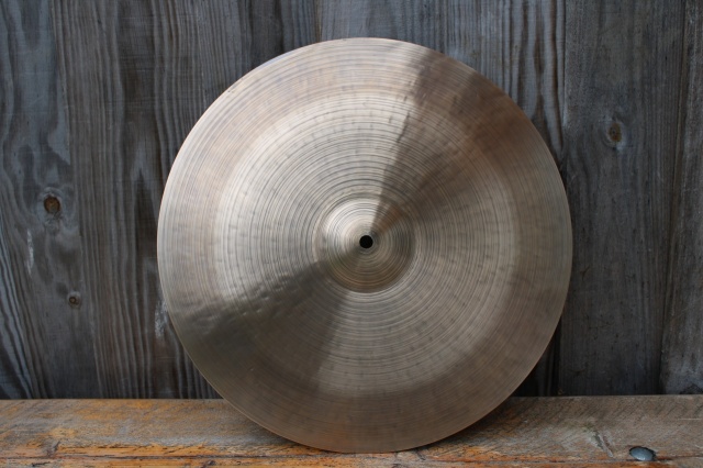 Cymbal and Gong 'Holy Grail' 16'' 1250g