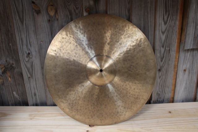 Cymbal and Gong 'Holy Grail' 22'' A 2323g