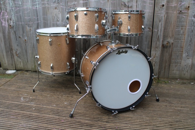 Ludwig 'Jun 1968' Hollywood Outfit in Champagne Sparkle