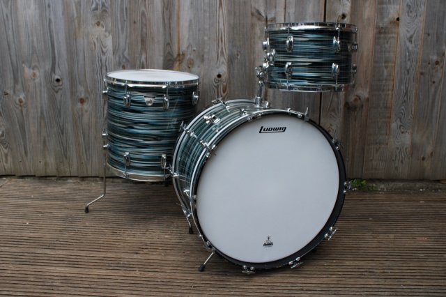 Ludwig Standard S-320 Outfit in Blue Strata