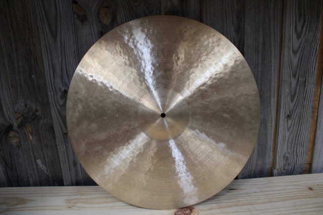 Cymbal and Gong 'American Artist' 22'' 2343g