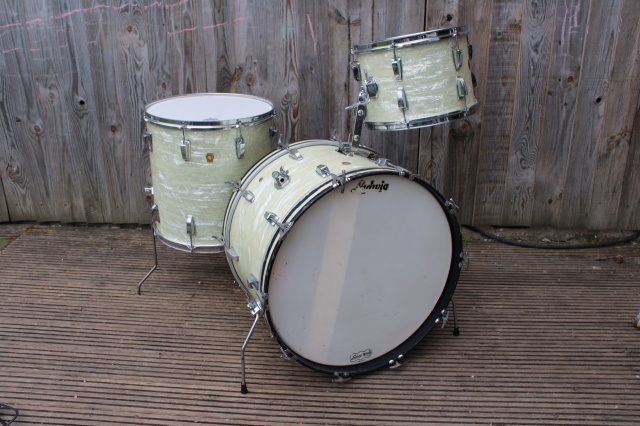 Ludwig 'Jan15 1966' Super Classic Outfit in White Marine Pearl