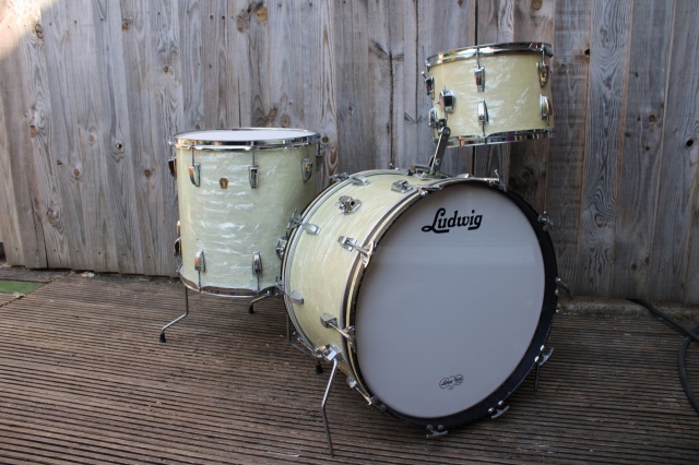 Ludwig 'Nov 1967' Super Classic Outfit in White Marine Pearl