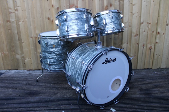 Ludwig 'Jan25 1968' Hollywood Outfit in Sky Blue Pearl