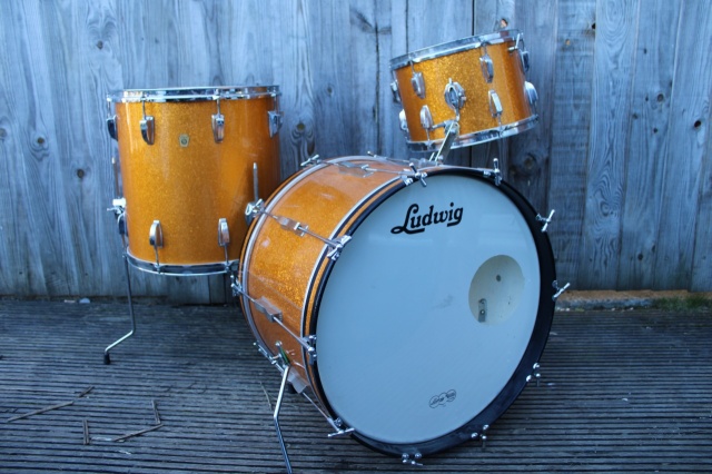 Ludwig 1965 Clubdate Super Classic Outfit in Gold Sparkle