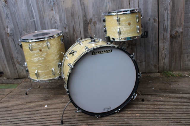 Ludwig 'Jun 1969' Super Classic Outfit in White Marine Pearl