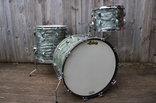 Ludwig 'Nov1965' Super Classic in Sky Blue Pearl