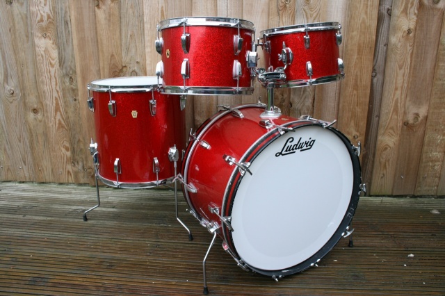 Ludwig 1966 Hollywood Outfit in Red Sparkle