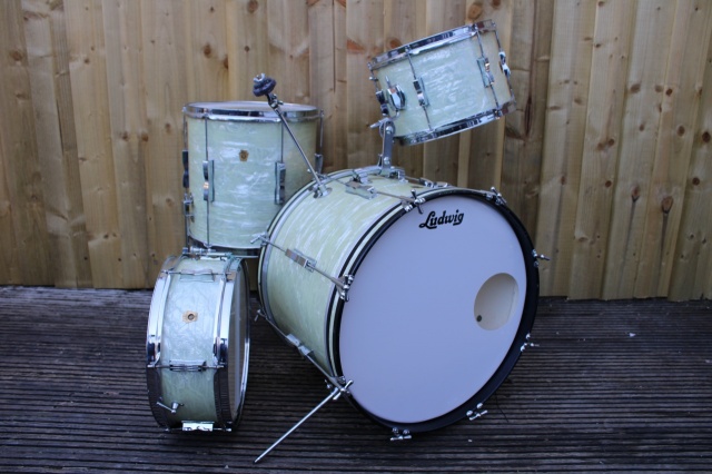Ludwig 'Aug 1965 Clubdate Outfit and Snare in White Marine Pearl
