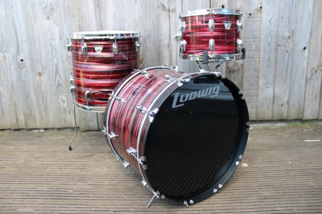 Ludwig Standard S-320 in Ruby Strata