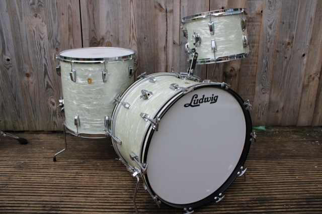 Ludwig 1965 Super Classic Outfit in White Marine Pearl