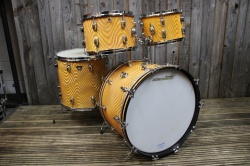 Ludwig 1971 Standard S-330 Outfit in Gold Astro