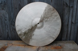 Cymbal and Gong 'American Artist' 22'' 2140g