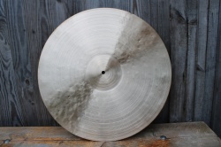 Cymbal and Gong 'American Artist' 22'' weight 2290g
