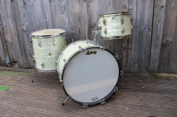 Ludwig Early 64 Super Classic Outfit in White Marine Pearl