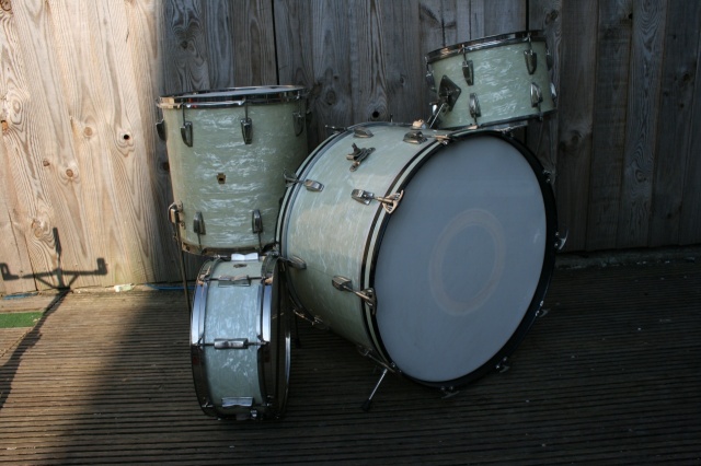 WFL 'Buddy Rich' Super Classic Outfit and Snare in White Marine Pearl