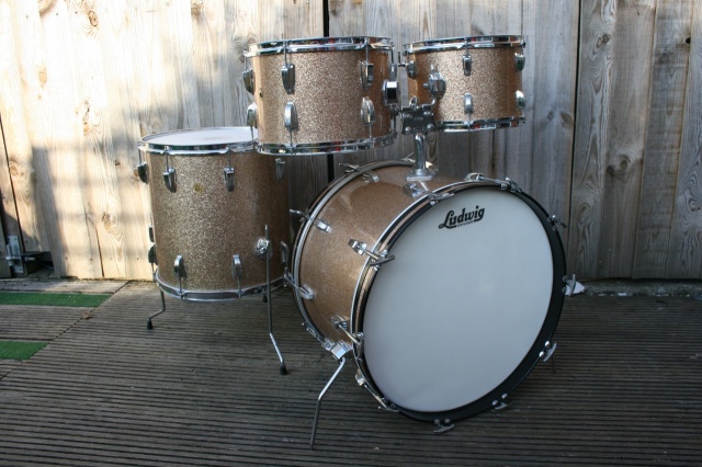 Ludwig 'March 1967' Hollywood Outfit in Champagne Sparkle