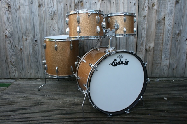 Ludwig 'May 1967' Hollywood Outfit in Champagne Sparkle