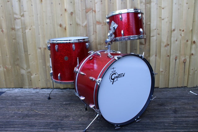 Gretsch 60's Round Badge 'Name Band' Outfit in Red Sparkle Pearl