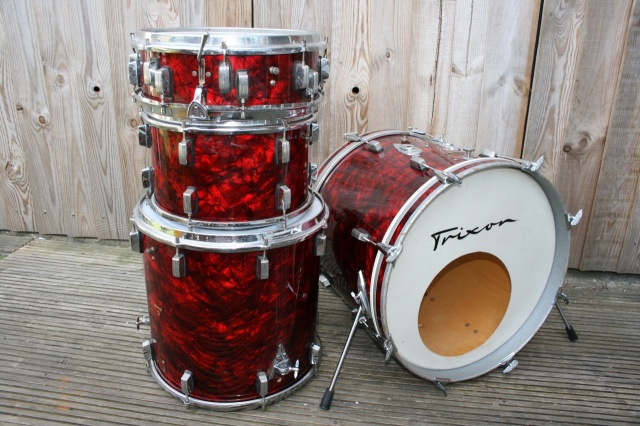 Trixon Luxus Red Pearl Outfit with Snare