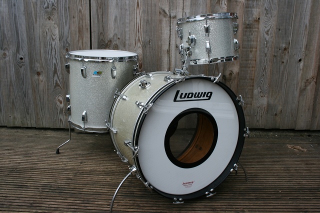 Ludwig Early 70's Super Classic Outfit in Silver Sparkle