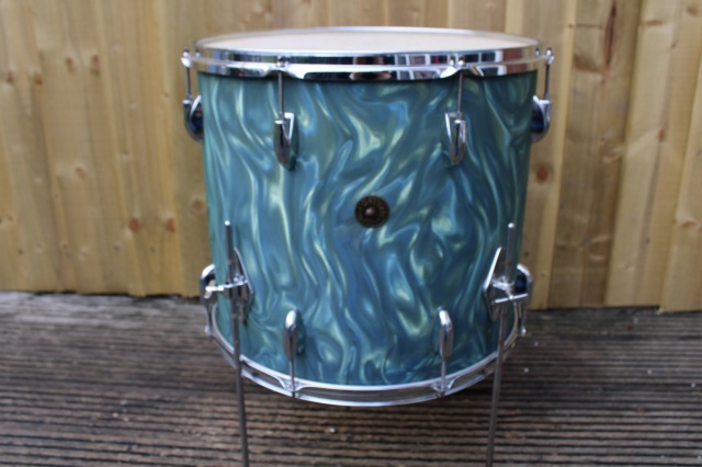 Gretsch early 60's Round Badge 18x16 in Aqua Satin Flame