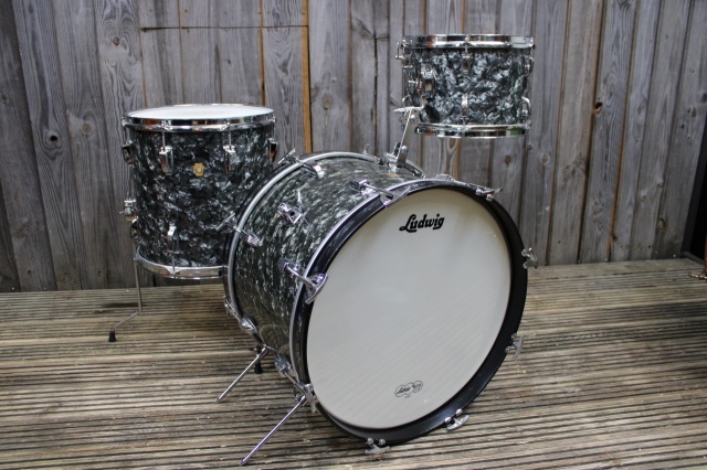 Ludwig 'Nov 5 1966' Downbeat Outfit in Black Diamond Pearl