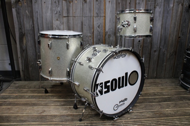 Ludwig 1964 New Yorker Outfit in Silver Sparkle