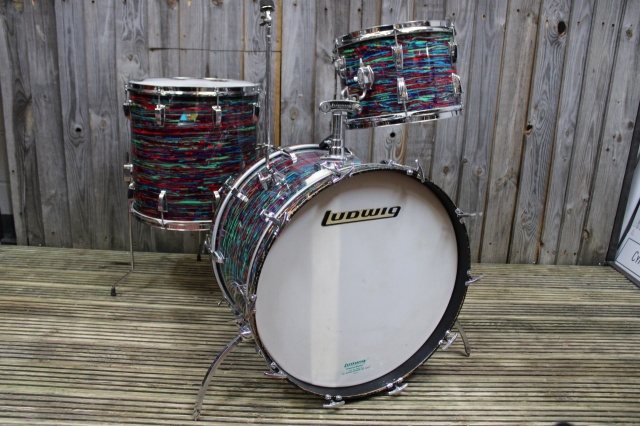Ludwig 1976 Super Classic in Psychedelic Red