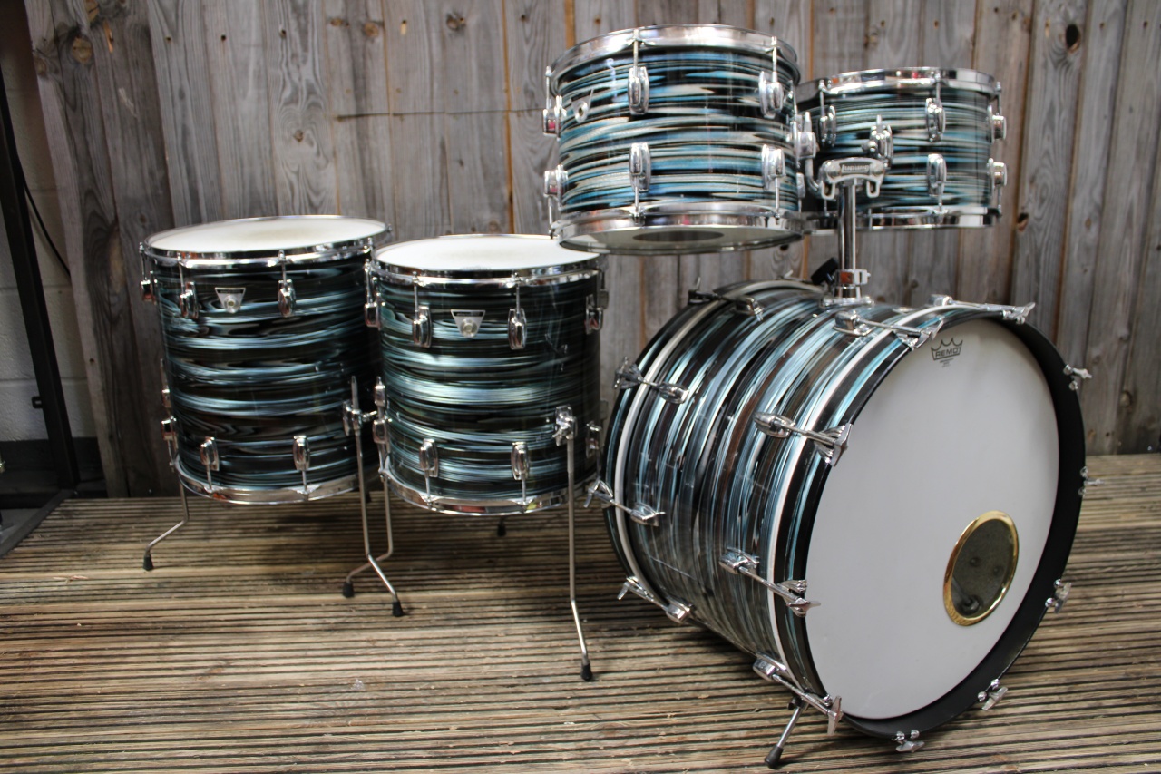 Ludwig 1970 Standard S 330 with 14 Floor tom in Blue Swirl