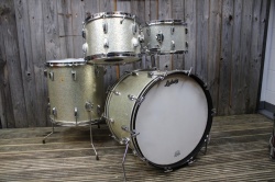 Ludwig 60's Hollywood Outfit in Silver Sparkle
