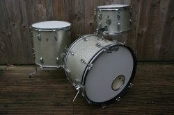 Ludwig 1965 Super Classic Outfit in Silver Sparkle